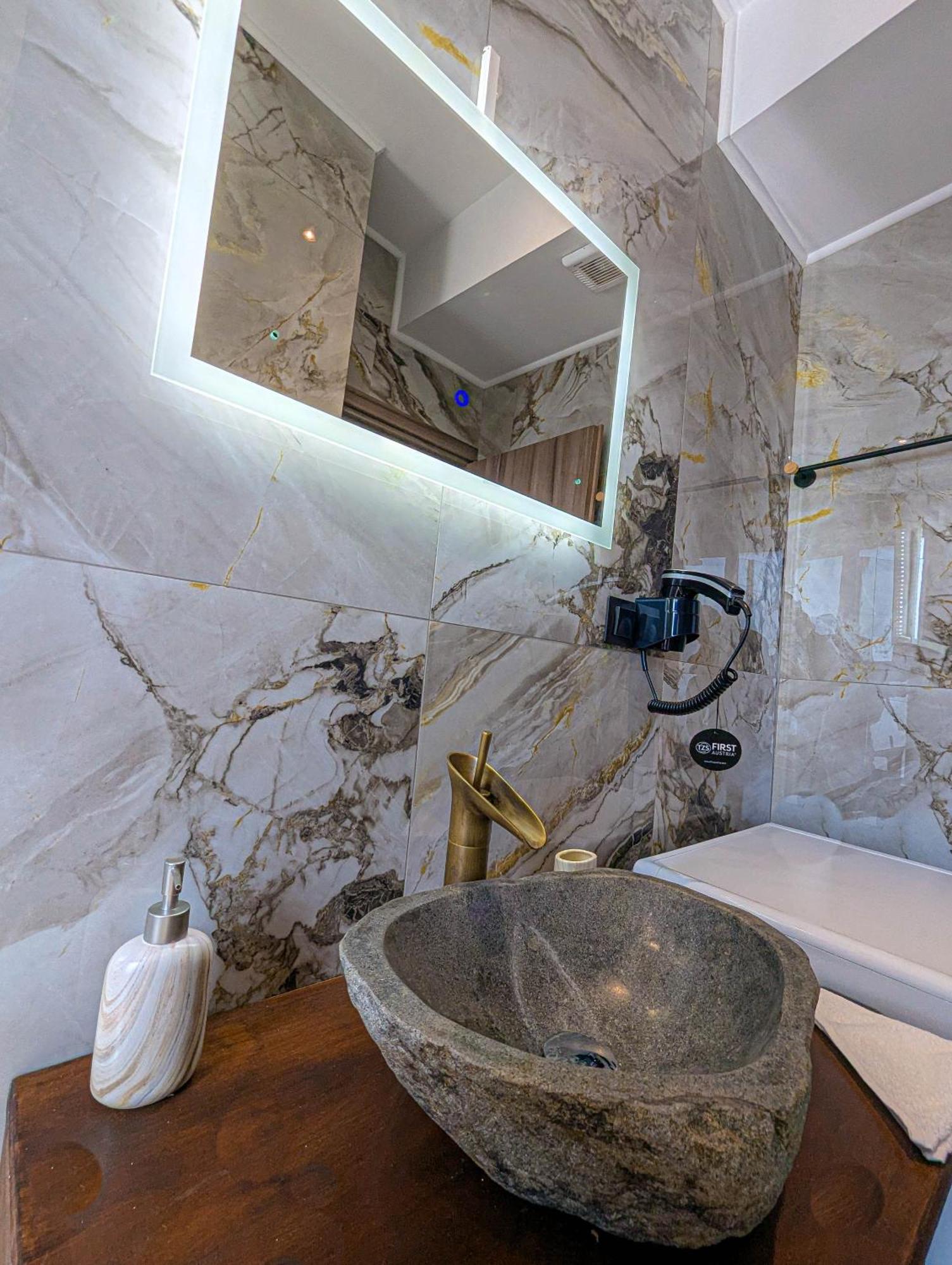 Ionian Pearl Apartments And Suites Corfu  Buitenkant foto